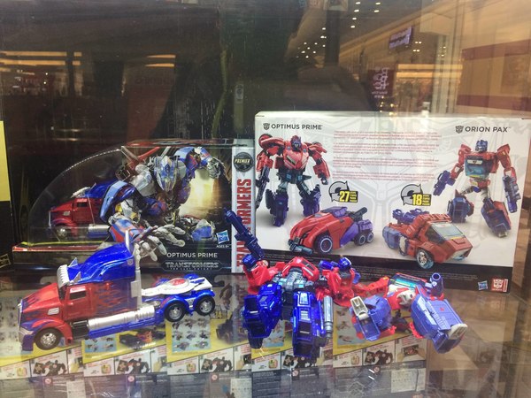 Transformers Product Display Featuring The Last Knight, Titans Return Wave 5, And SDCC Exclusives 03 (3 of 14)